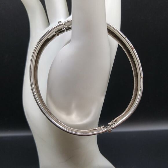 Vintage Silver Tone Stripe Textured Hinged Bracelet, Tongue Clasp, 7 Inches - Picture 2 of 8